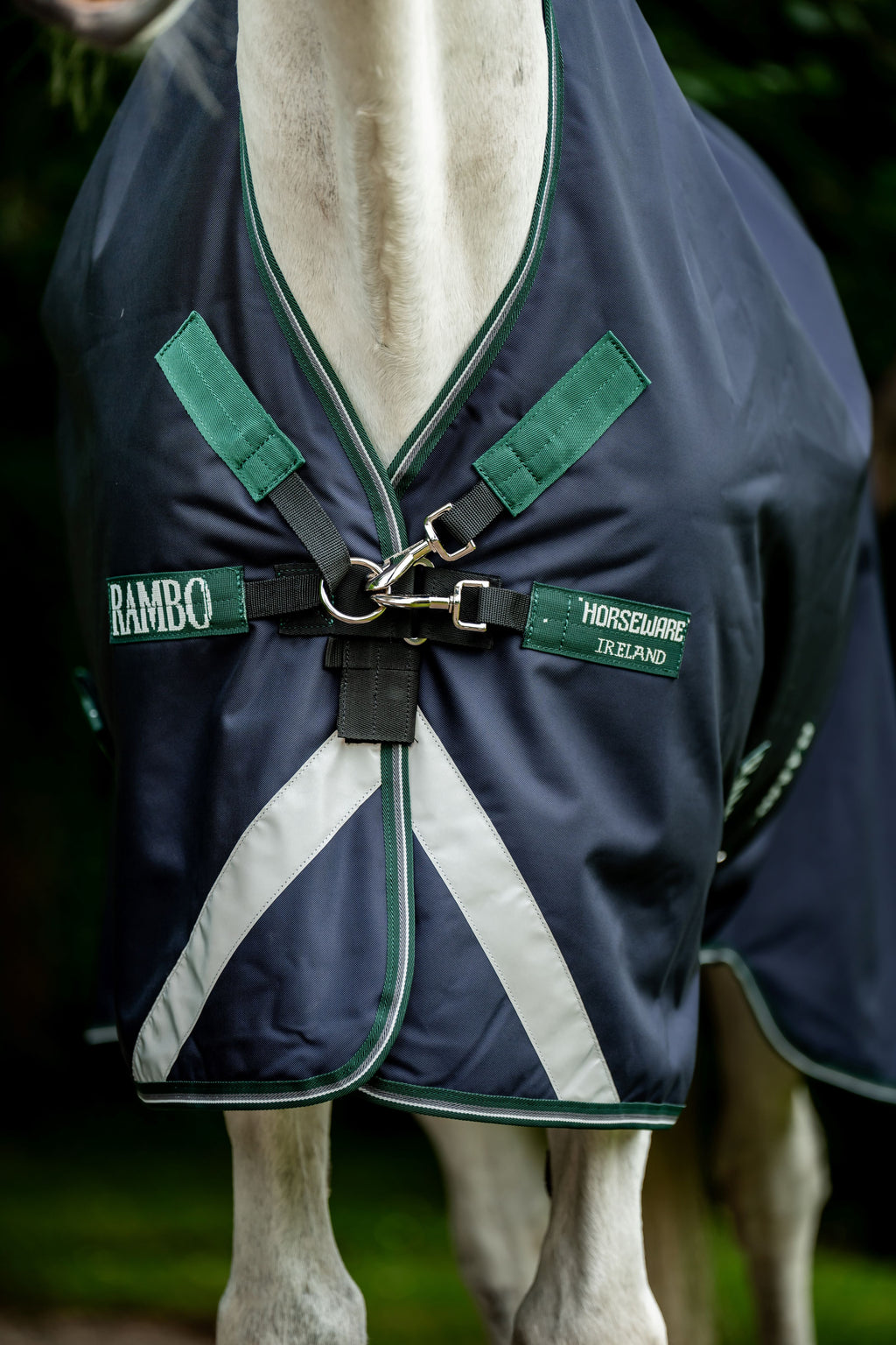 Rambo 1680D Ballistic Nylon, Wug Turnout 50g – Ekstrem styrke med maksimal komfort Regndækken / Overgangsdækken