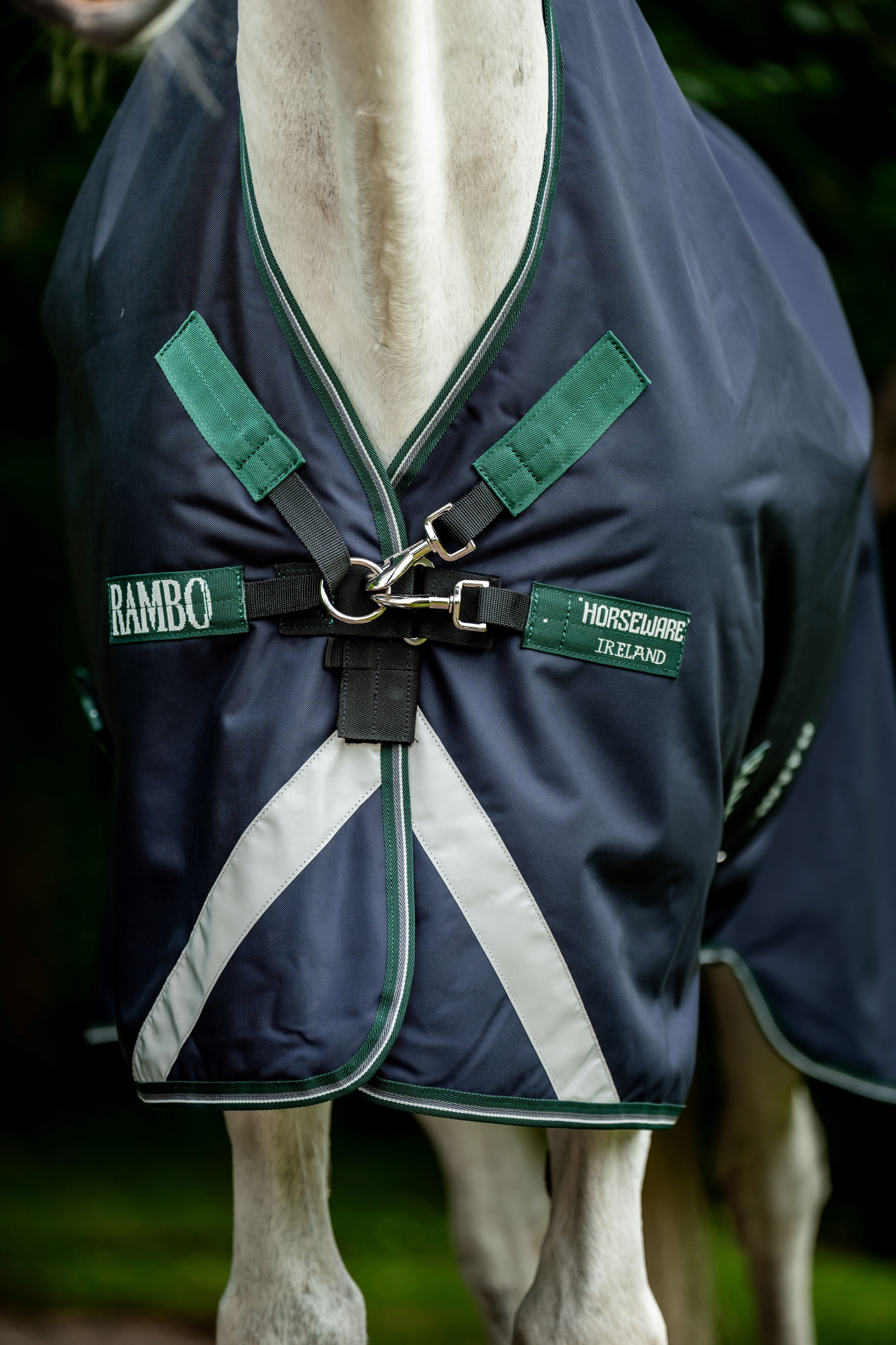 Rambo 1680D Ballistic Nylon, Wug Turnout 50g – Ekstrem styrke med maksimal komfort Regndækken / Overgangsdækken