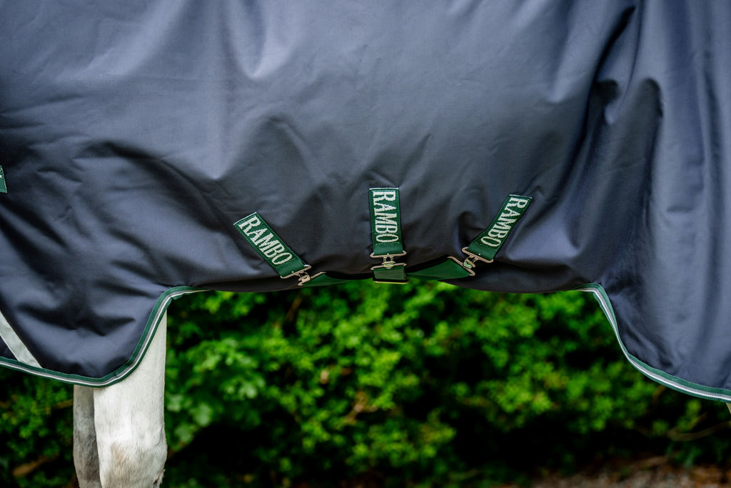 Rambo 1680D Ballistic Nylon, Wug Turnout 50g – Ekstrem styrke med maksimal komfort Regndækken / Overgangsdækken