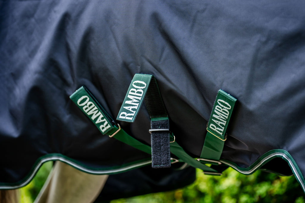 Rambo 1680D Ballistic Nylon, Wug Turnout 50g – Ekstrem styrke med maksimal komfort Regndækken / Overgangsdækken