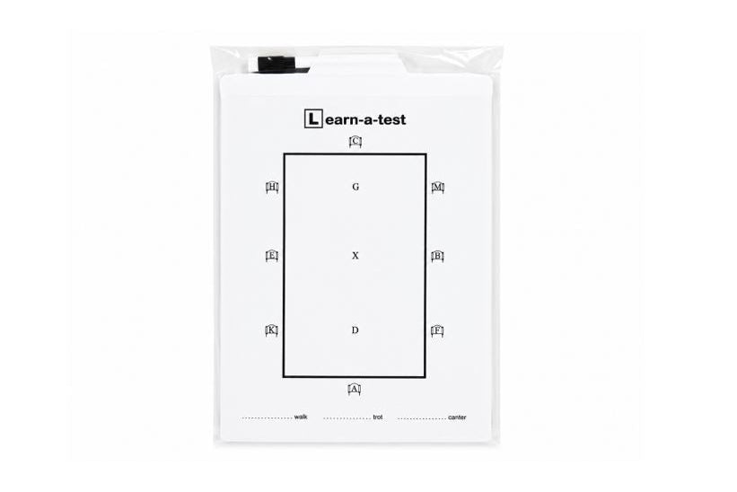 Dressur-stævnetavle A&B bane med viskbar pen – 23 × 35 cm