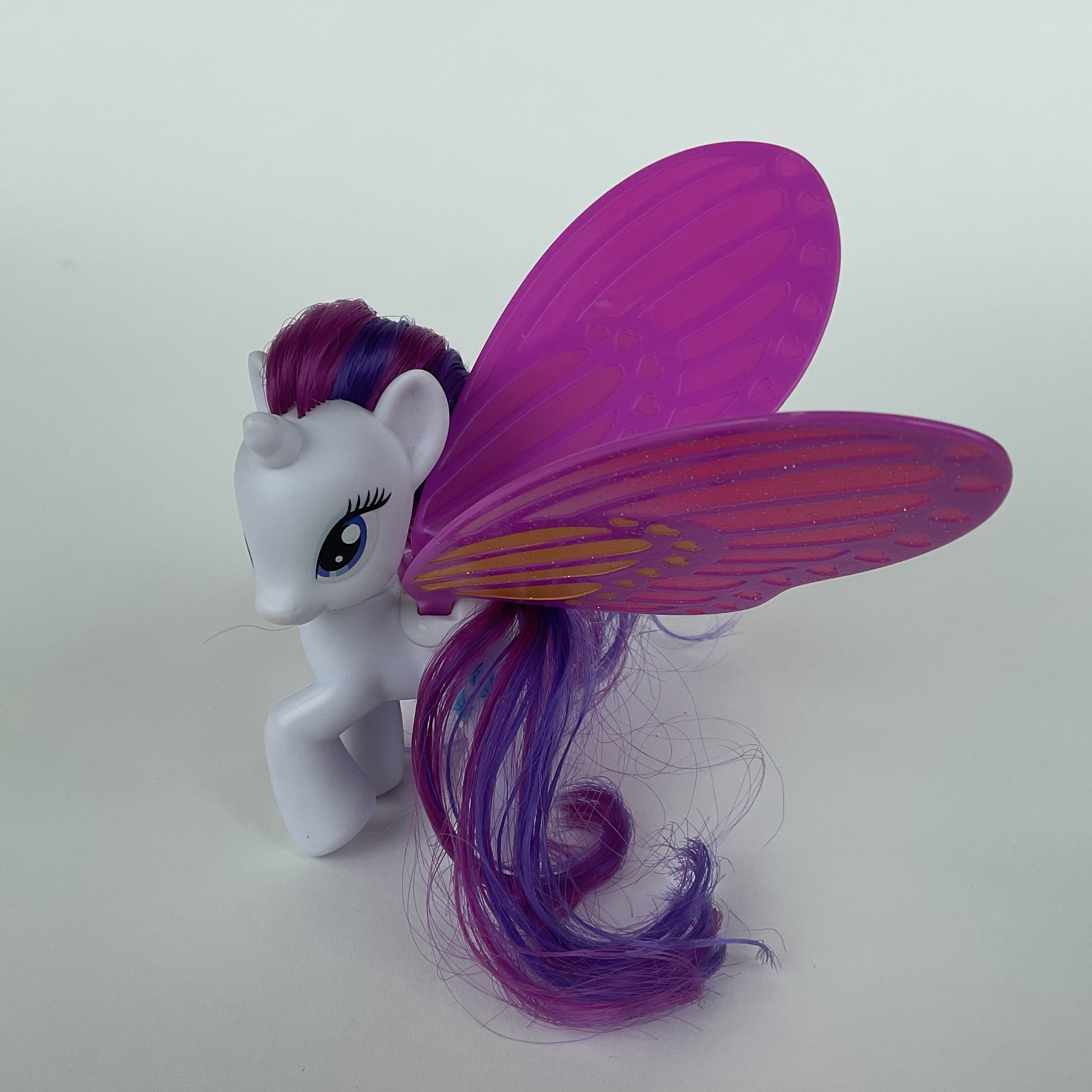My Little Pony figur med store pink vinger – hvid/lilla – ca. 12 cm
