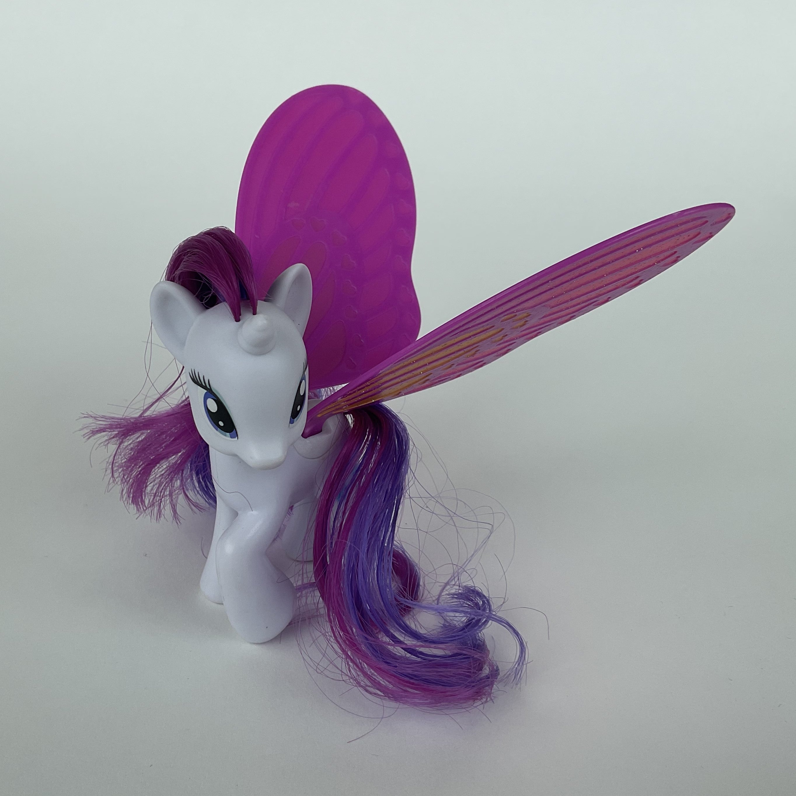 My Little Pony figur med store pink vinger – hvid/lilla – ca. 12 cm