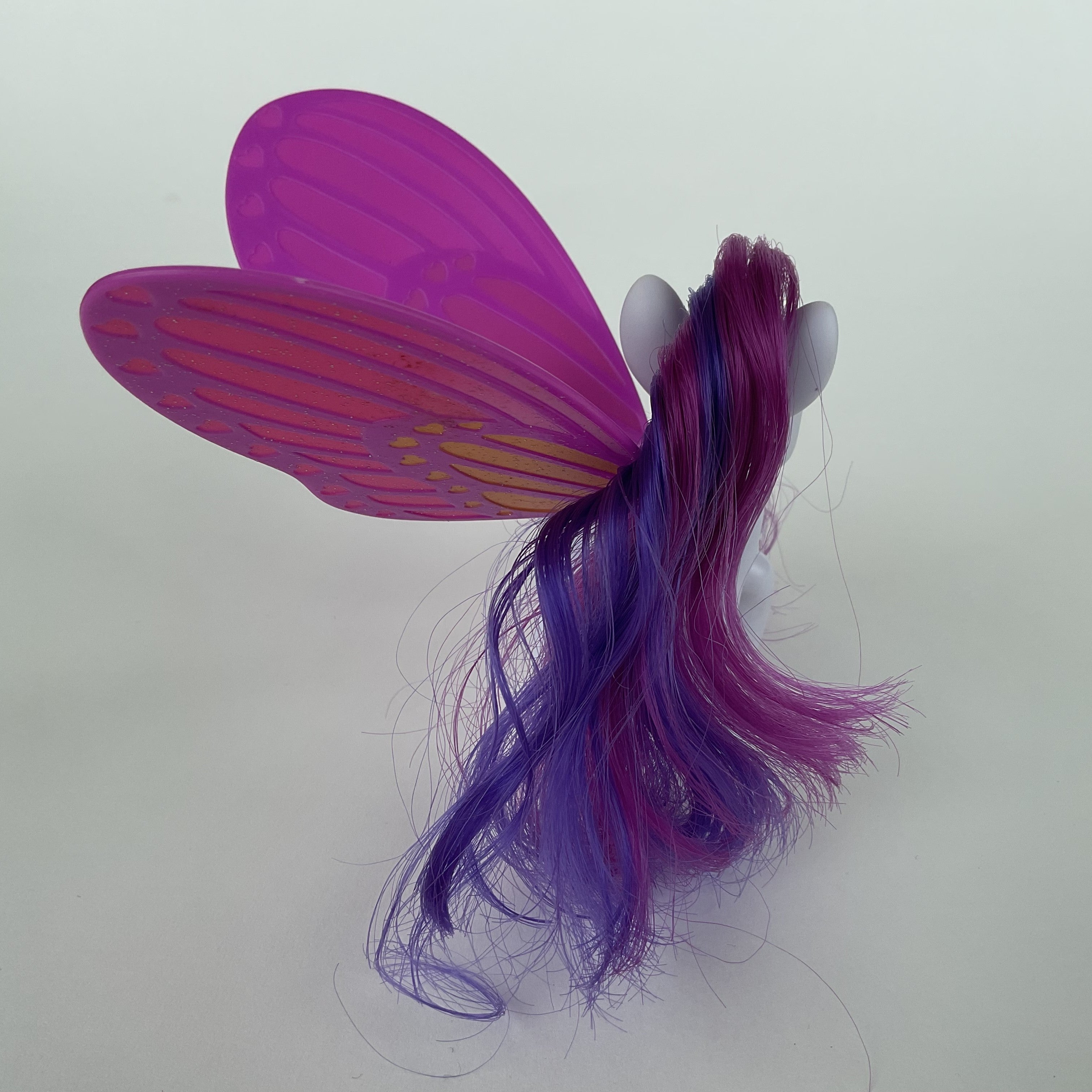 My Little Pony figur med store pink vinger – hvid/lilla – ca. 12 cm