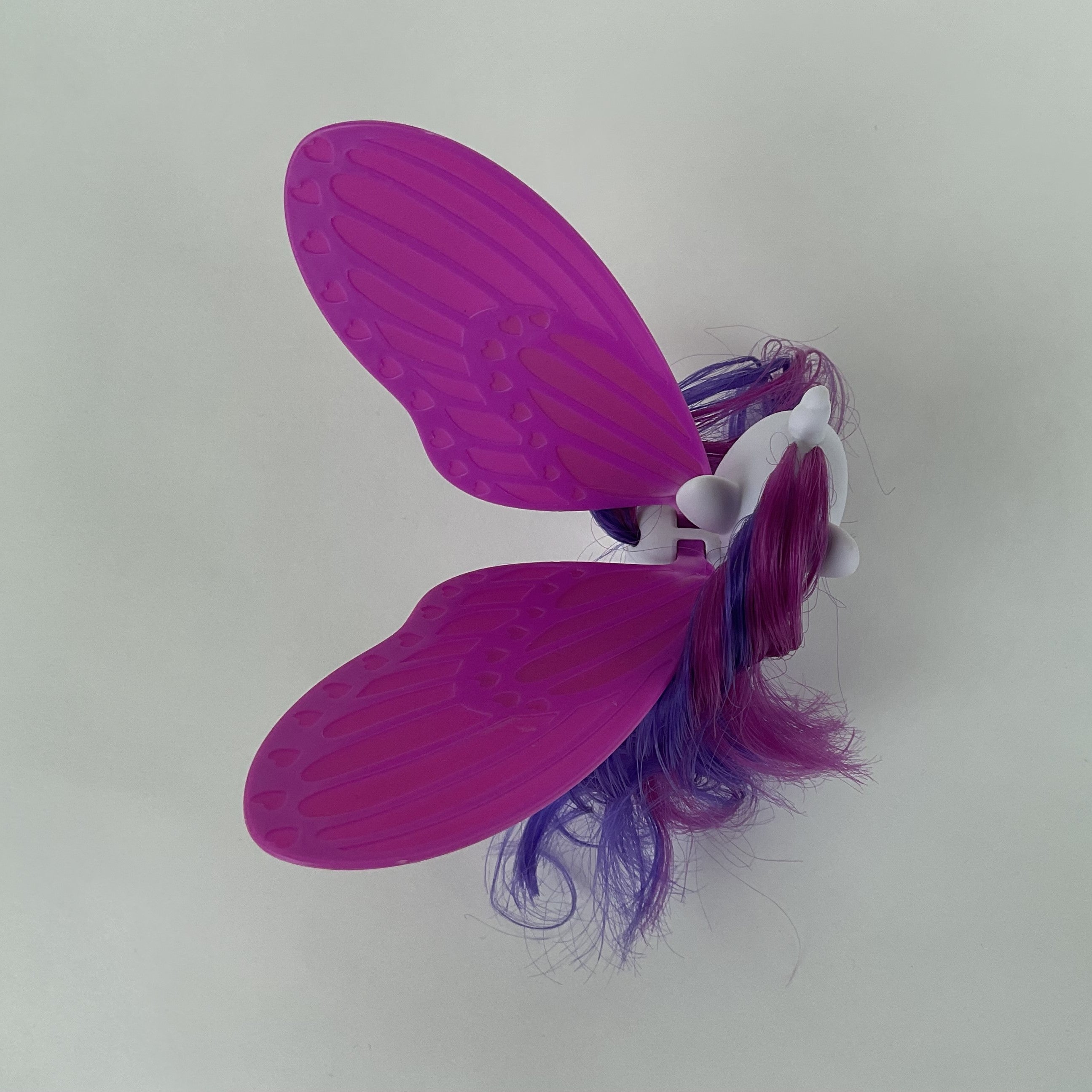 My Little Pony figur med store pink vinger – hvid/lilla – ca. 12 cm