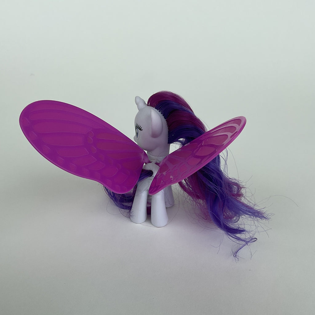 My Little Pony figur med store pink vinger – hvid/lilla – ca. 12 cm
