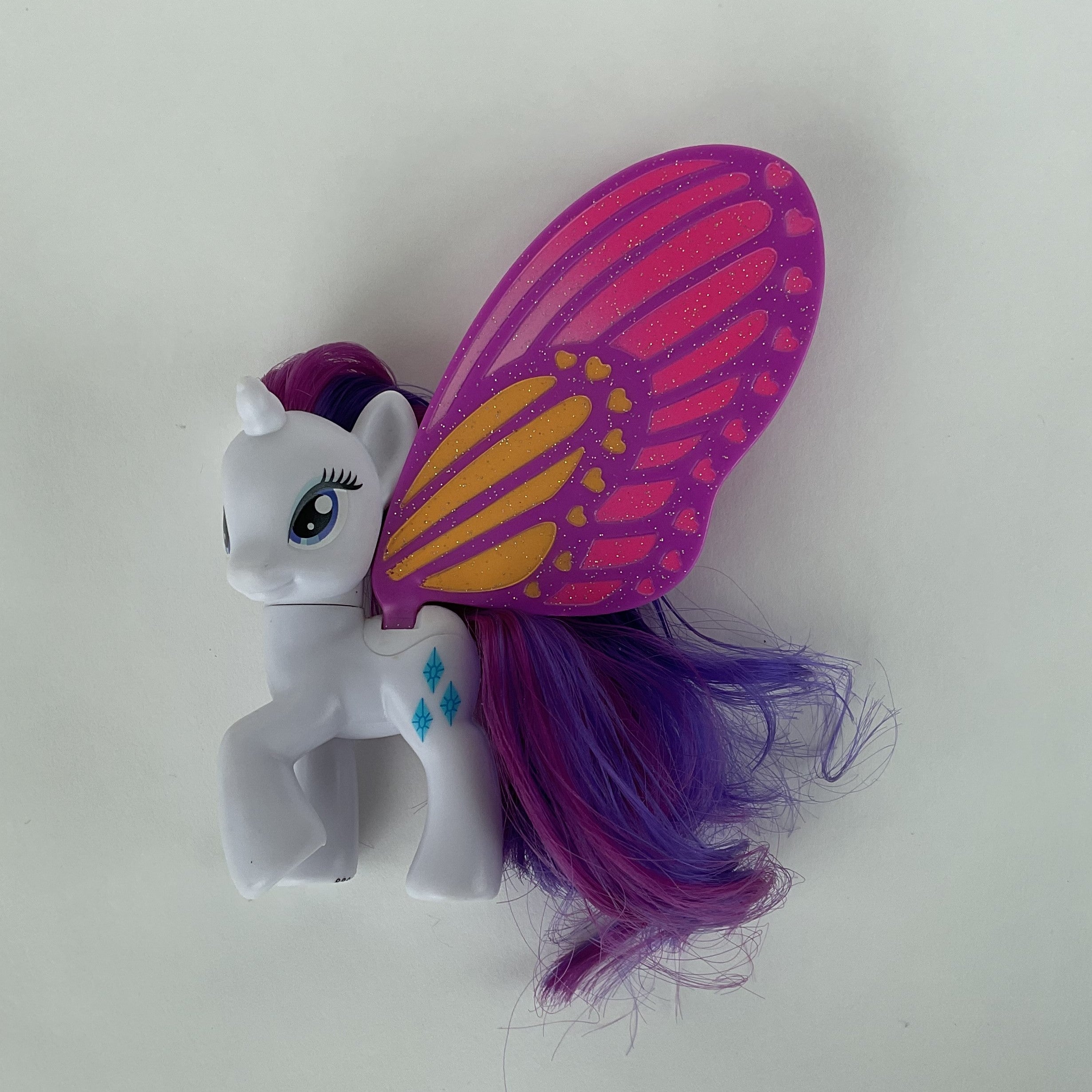 My Little Pony figur med store pink vinger – hvid/lilla – ca. 12 cm