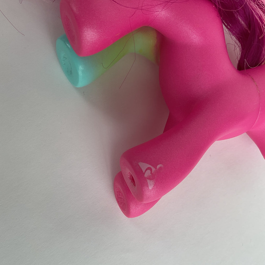 My Little Pony figur med sommerfugle – pink med langt hår – ca. 12 cm