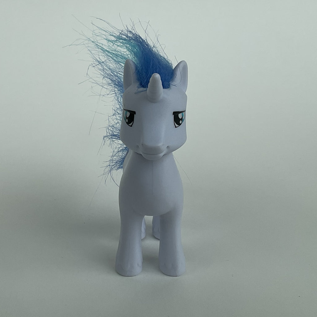 My Little Pony enhjørning – lyseblå med blå man – ca. 11 cm