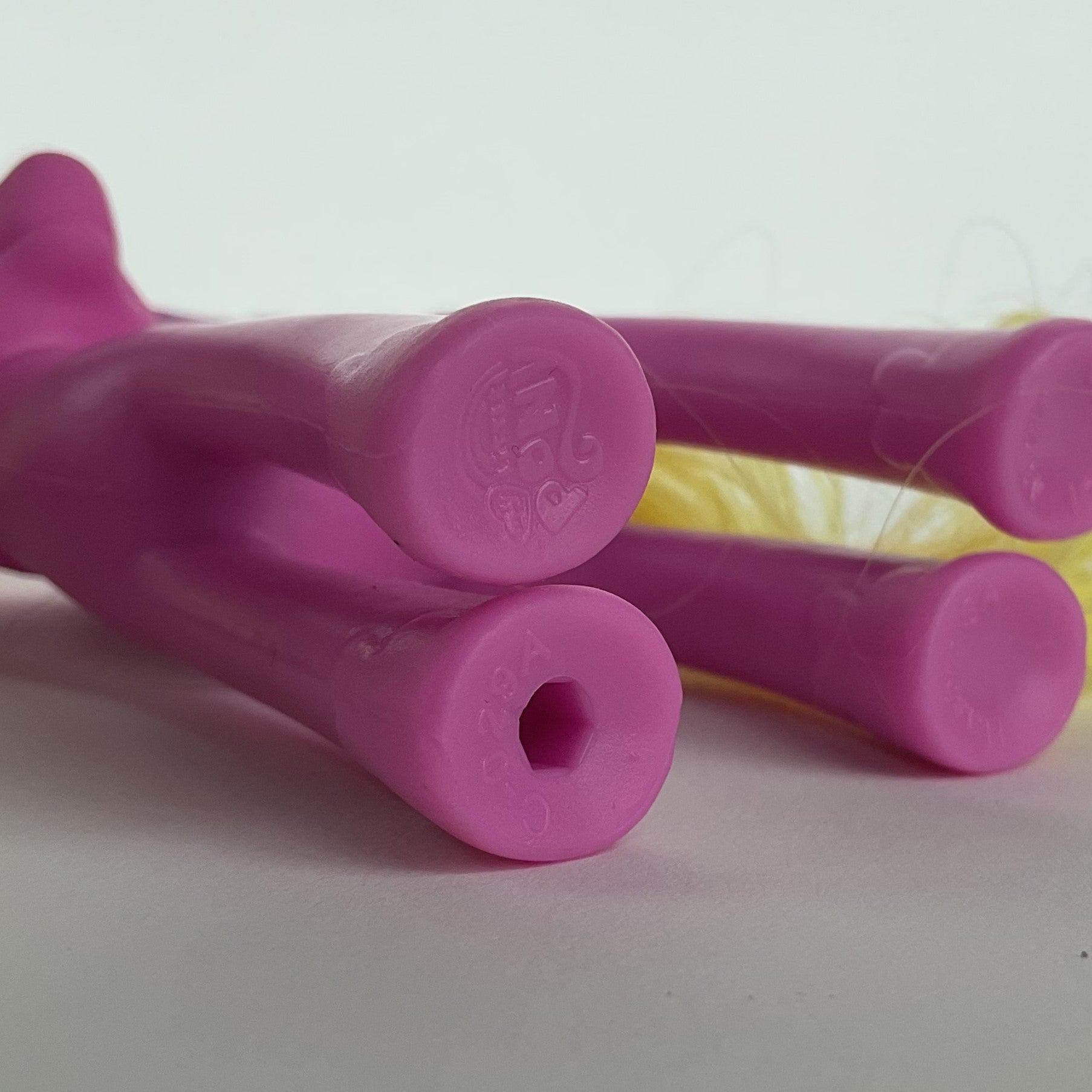 My Little Pony prinsessefigur med vinger – pink/gul – ca. 10,5 cm