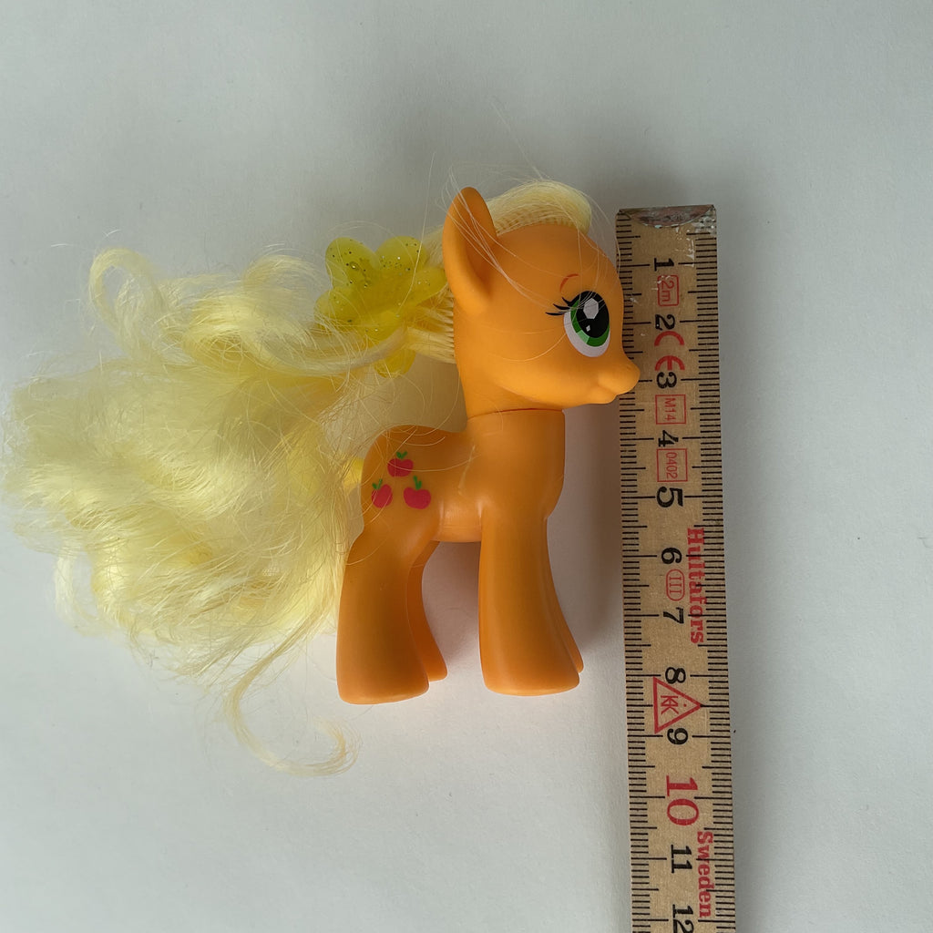 My Little Pony ponyfigur med gult hår og hårspænde – orange/gul – ca. 8,5 cm