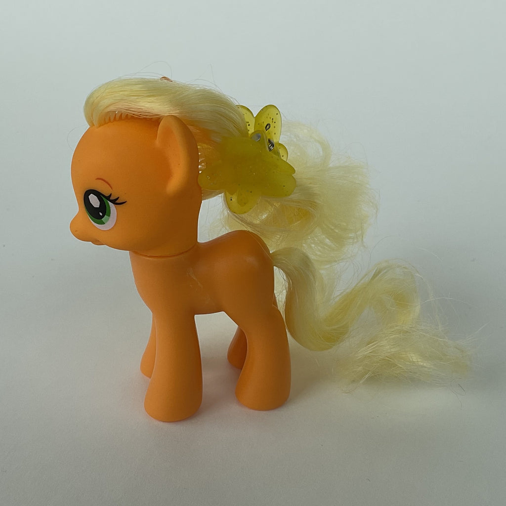 My Little Pony ponyfigur med gult hår og hårspænde – orange/gul – ca. 8,5 cm