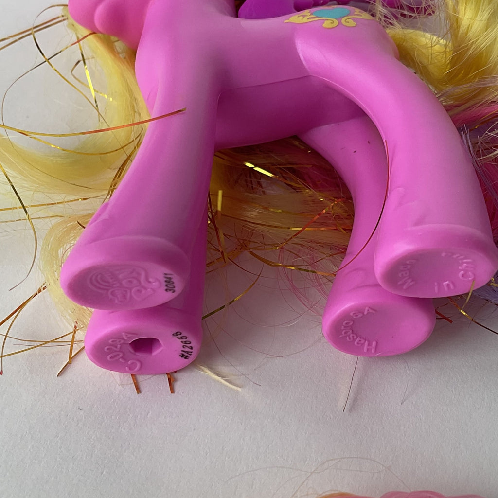 My Little Pony prinsesse pony med vinger, glimmerhår og hårtilbehør – pink/lilla – ca. 11 cm