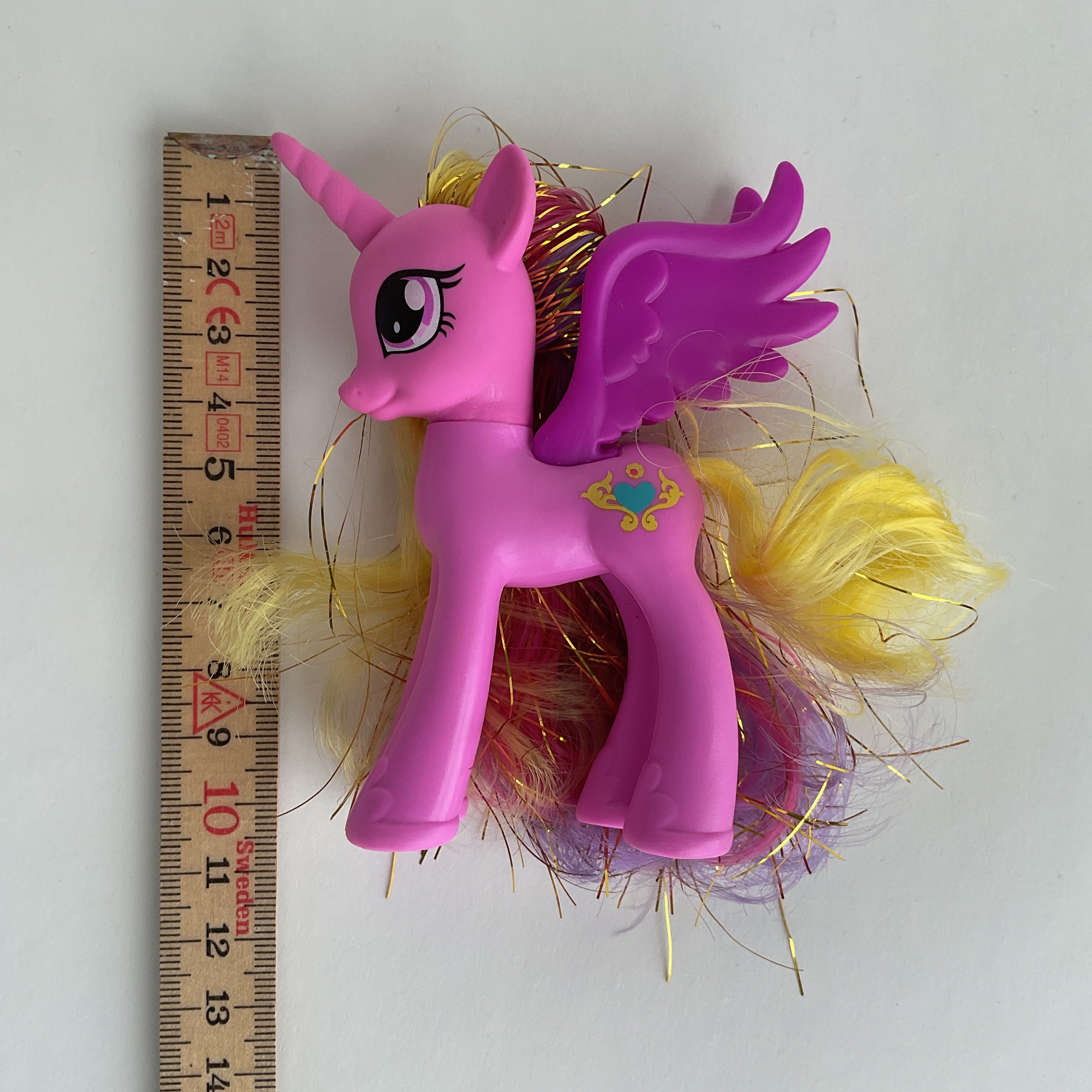 My Little Pony prinsesse pony med vinger, glimmerhår og hårtilbehør – pink/lilla – ca. 11 cm