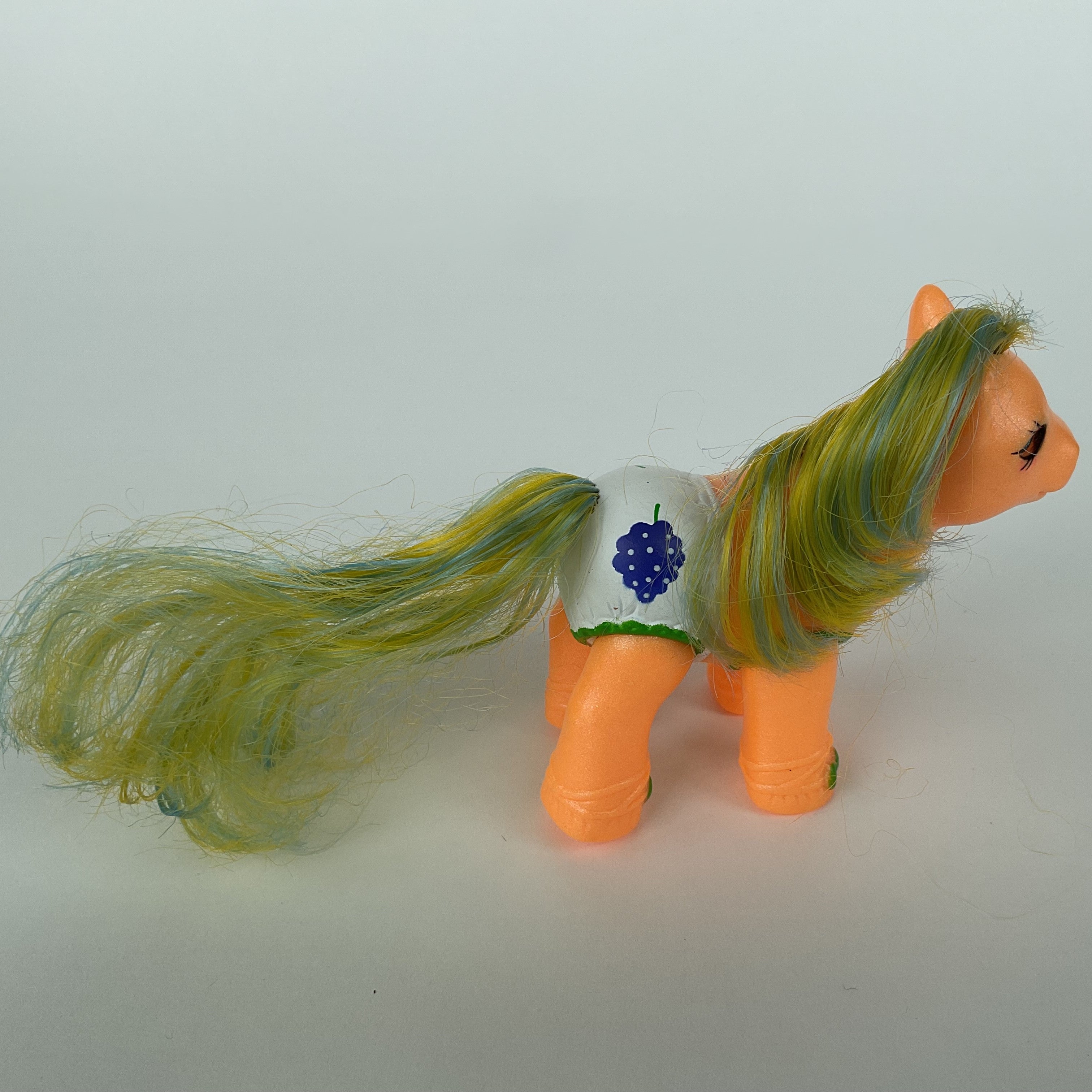 Farverige ponyfigurer med langt hår – orange/hvid – ca. 8,5 cm