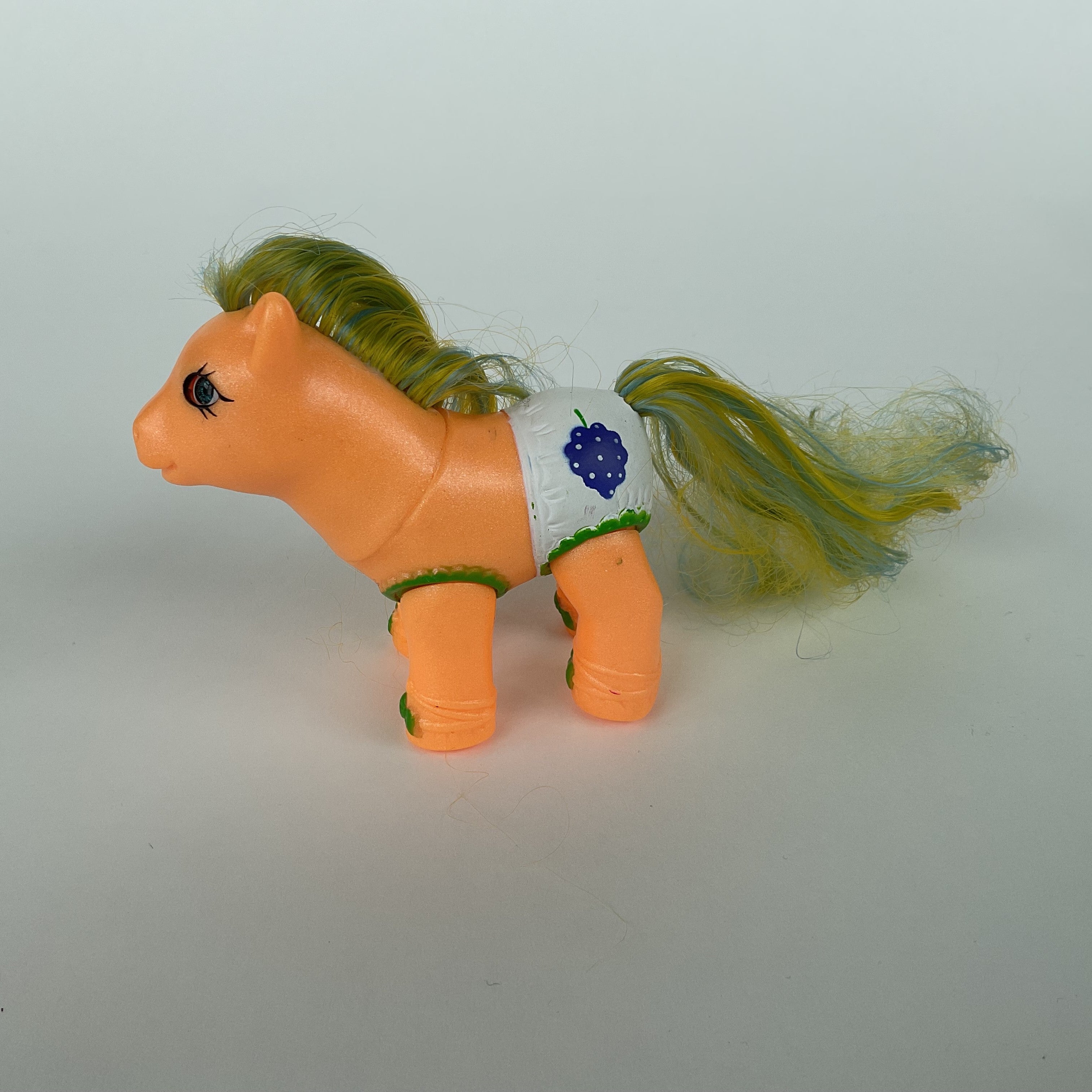 Farverige ponyfigurer med langt hår – orange/hvid – ca. 8,5 cm