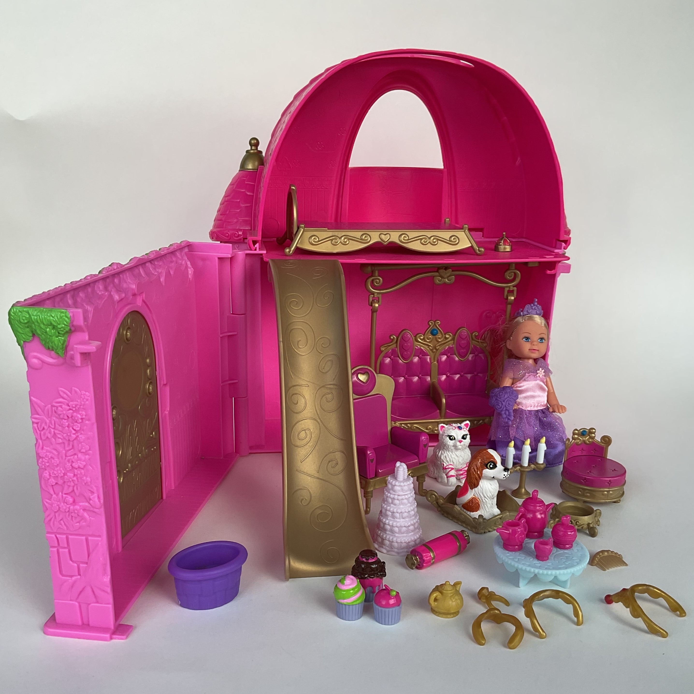 Prinsesseslot med masser af tilbehør – str. ca. 28 x 28 cm
