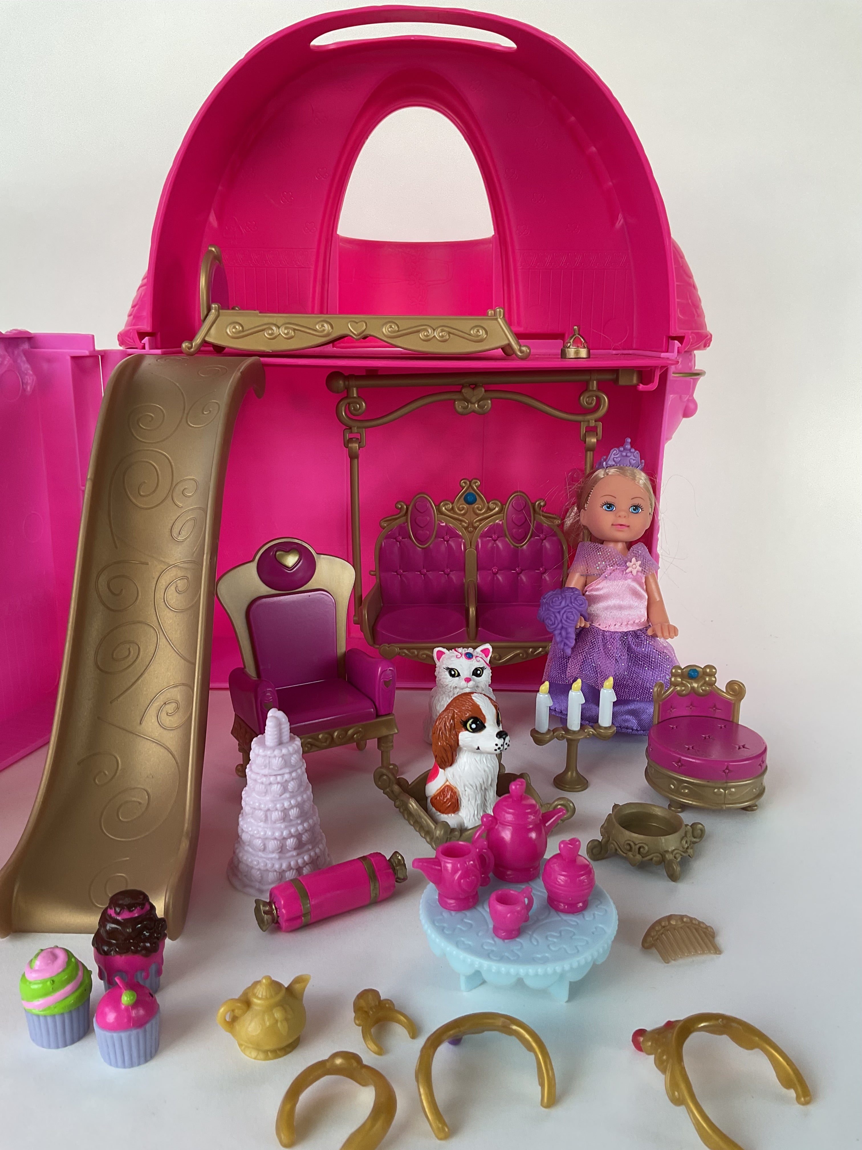 Prinsesseslot med masser af tilbehør – str. ca. 28 x 28 cm