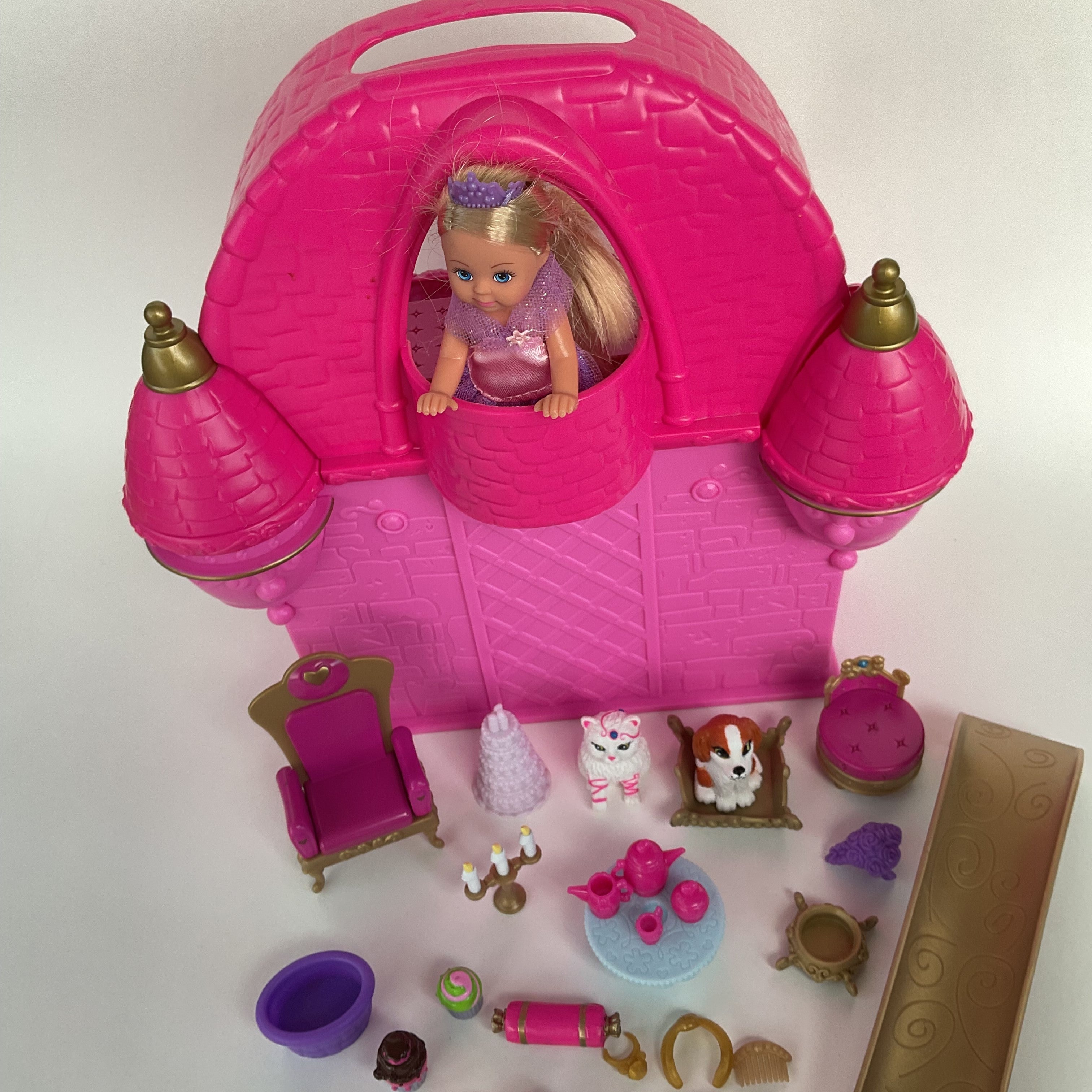 Prinsesseslot med masser af tilbehør – str. ca. 28 x 28 cm