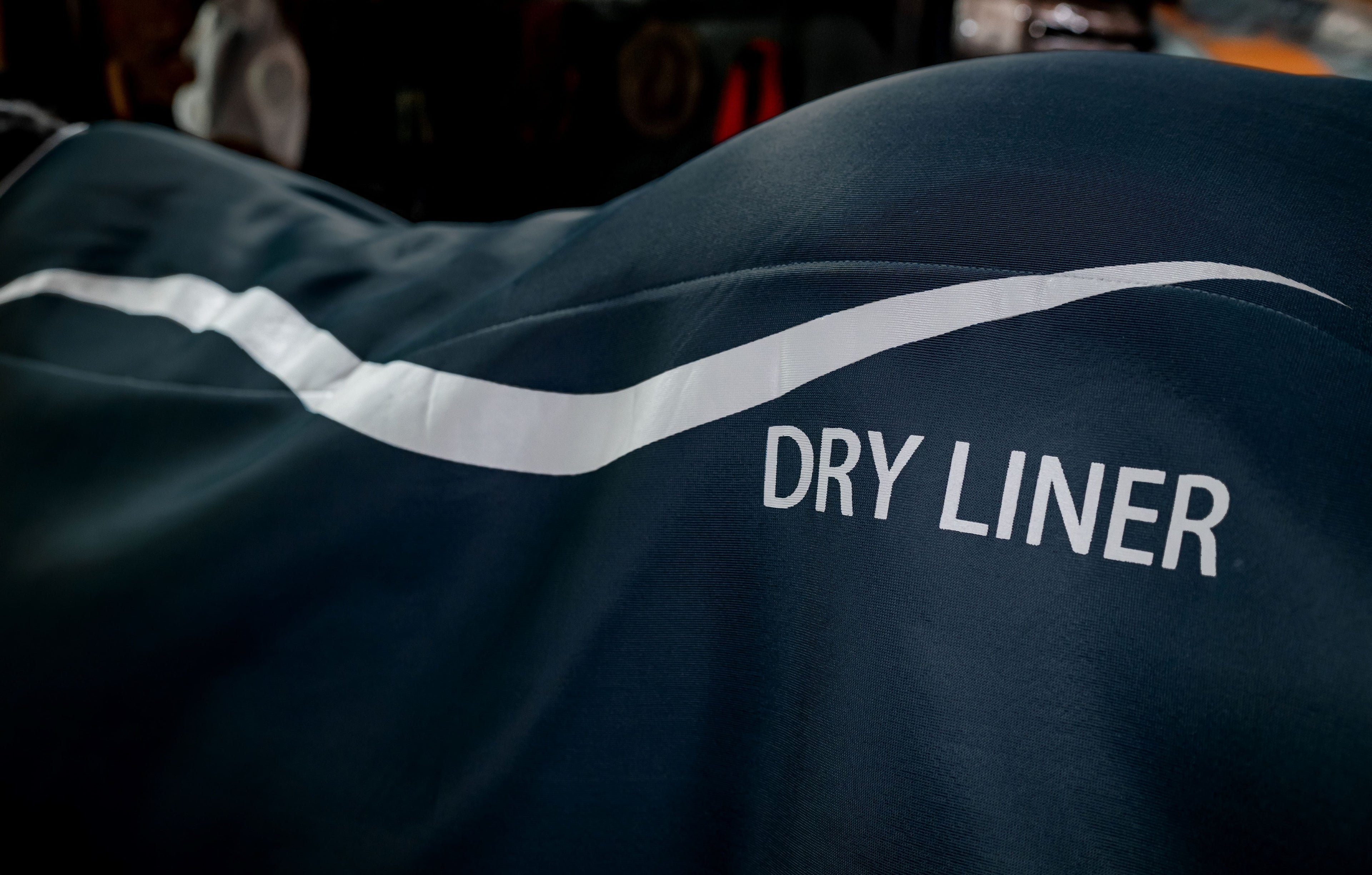 Horseware Dry Liner 50g - Tørrer hesten under dækkenet. Navi/Silver